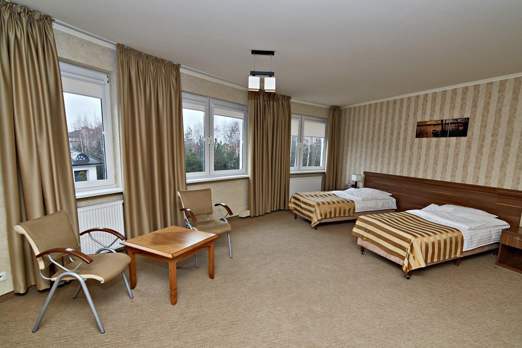 Hotel Ted Radomsko Exteriör bild