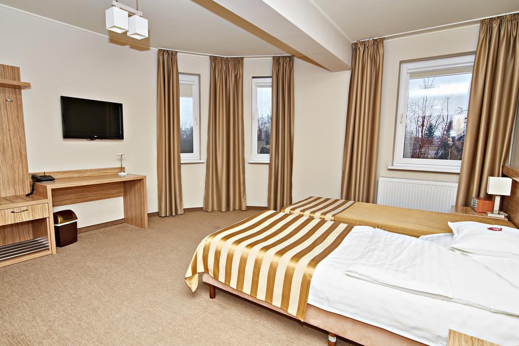 Hotel Ted Radomsko Exteriör bild